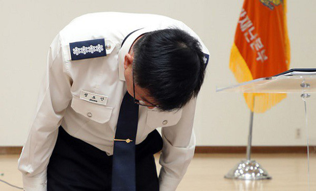Làm rò rỉ văn kiện liên quan đến cái chết của Sulli, cảnh sát Hàn Quốc cúi đầu công khai xin lỗi - Ảnh 2.