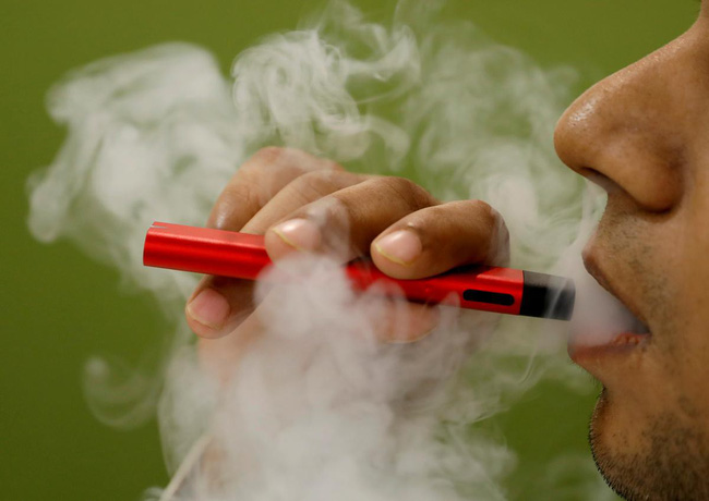 Cdc xác nhận 33 trường hợp tử vong do mắc bệnh phổi liên quan đến việc hút thuốc lá điện tử - Ảnh 4.