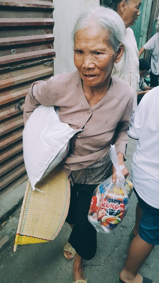 Sàn catwalk có một không hai ở Hà Nội: Thông điệp sâu sắc cho ngày Phụ nữ Việt Nam - Ảnh 4.