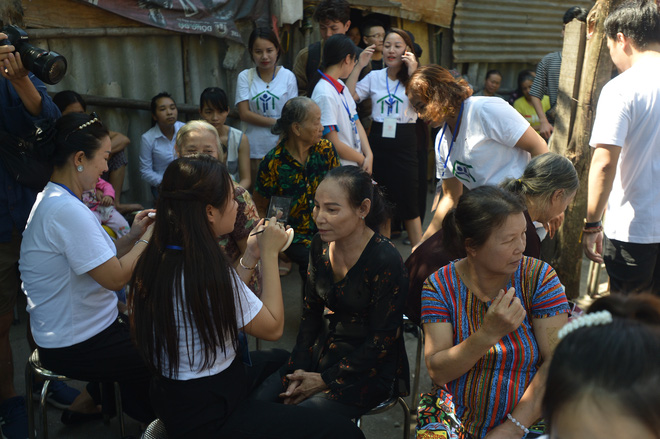 Sàn catwalk có một không hai ở Hà Nội: Thông điệp sâu sắc cho ngày Phụ nữ Việt Nam - Ảnh 5.