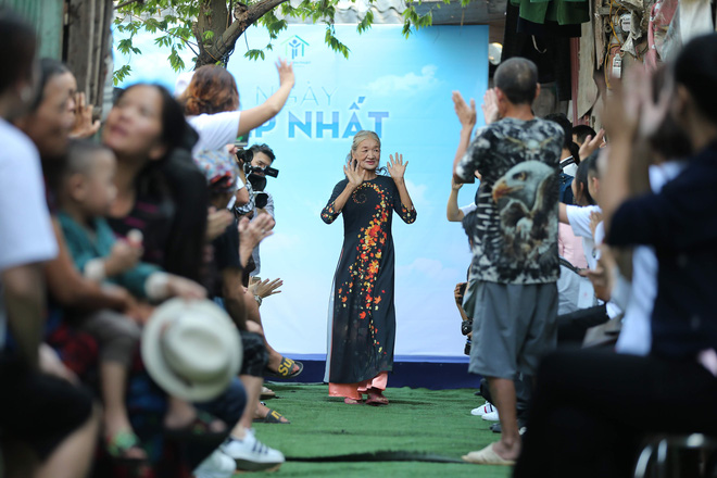 Sàn catwalk có một không hai ở Hà Nội: Thông điệp sâu sắc cho ngày Phụ nữ Việt Nam - Ảnh 9.