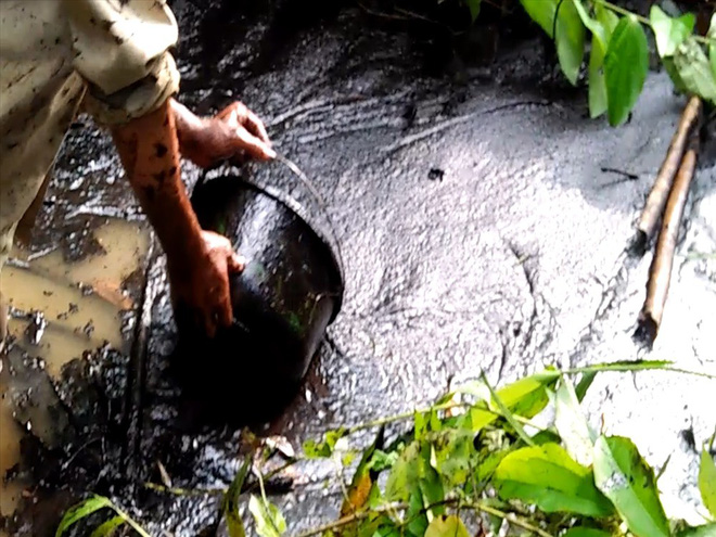Toàn cảnh vụ đổ trộm dầu thải khiến người dân lao đao khát nước sạch - Ảnh 1.