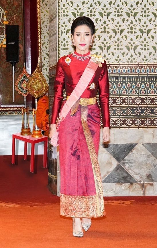Hồng nhan bạc phận: Vẻ đẹp nao lòng của Hoàng quý phi Thái Lan mới bị phế truất - Ảnh 3.