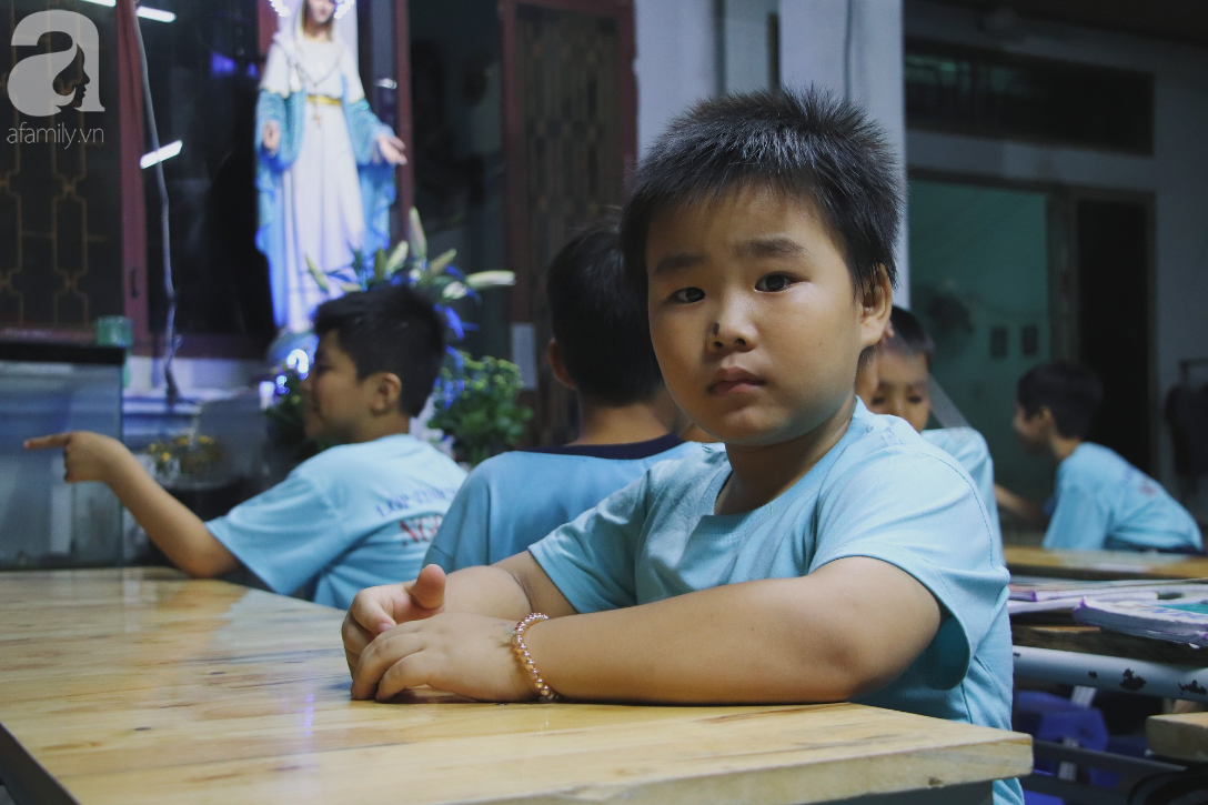 Cảm động lớp học 0 đồng giữa Sài Gòn: Nơi nuôi dưỡng tri thức cho trẻ em nghèo - Ảnh 5.
