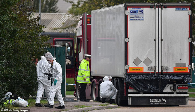 Trước cái chết của 39 người trong container ở Anh, 1 kẻ buôn người chỉ cười khẩy và bình thản nhận xét: “Tùy số thôi