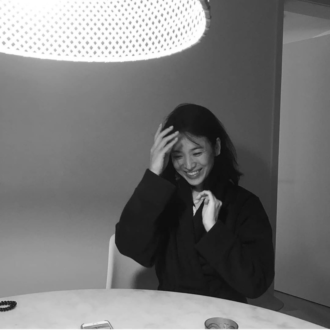 4 tháng sau vụ ly hôn 2000 tỉ, lần đầu tiên Song Hye Kyo có thể nở nụ cười rạng rỡ như thế này! - Ảnh 3.