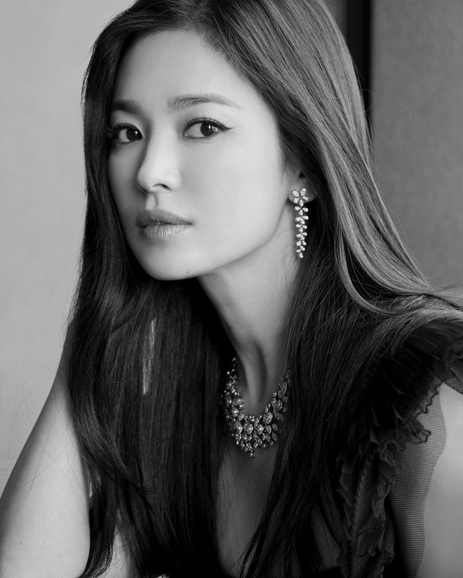 4 tháng sau vụ ly hôn 2000 tỉ, lần đầu tiên Song Hye Kyo có thể nở nụ cười rạng rỡ như thế này! - Ảnh 4.