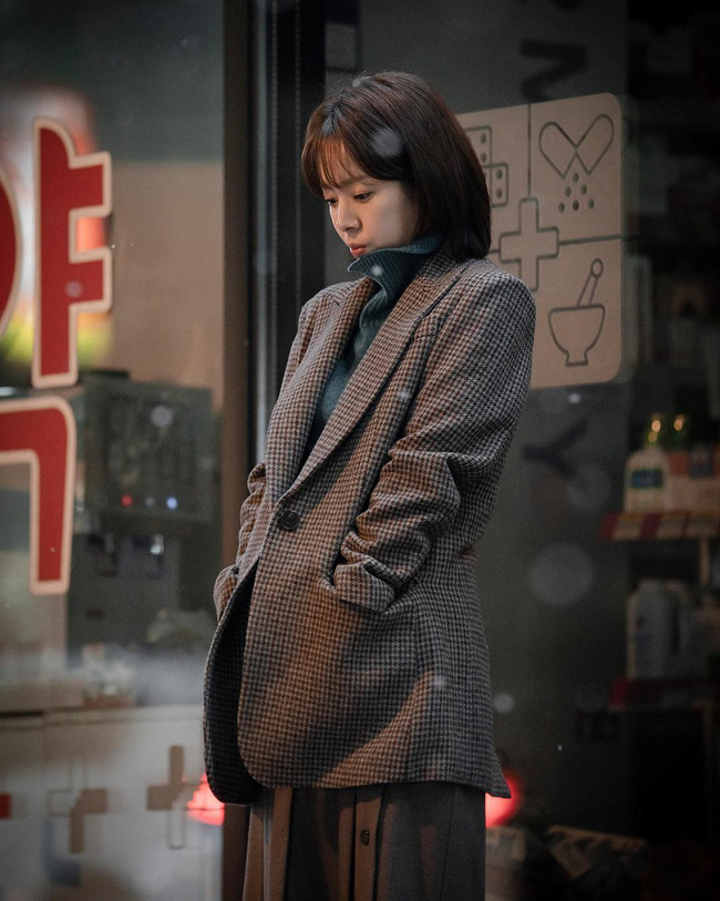 Đặc sản thời trang trong phim Hàn mùa Thu/Đông: Muôn cách diện áo blazer chỉ đẹp và sành điệu trở lên - Ảnh 3.