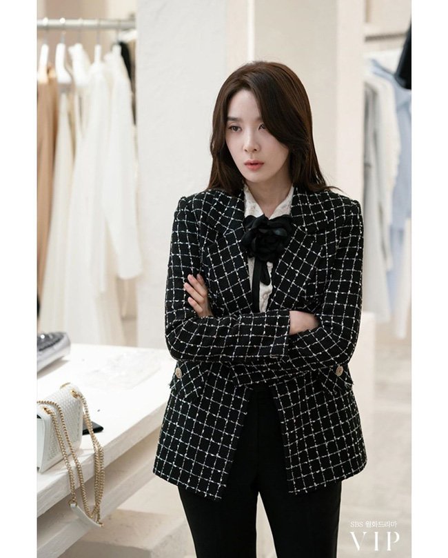 Đặc sản thời trang trong phim Hàn mùa Thu/Đông: Muôn cách diện áo blazer chỉ đẹp và sành điệu trở lên - Ảnh 13.
