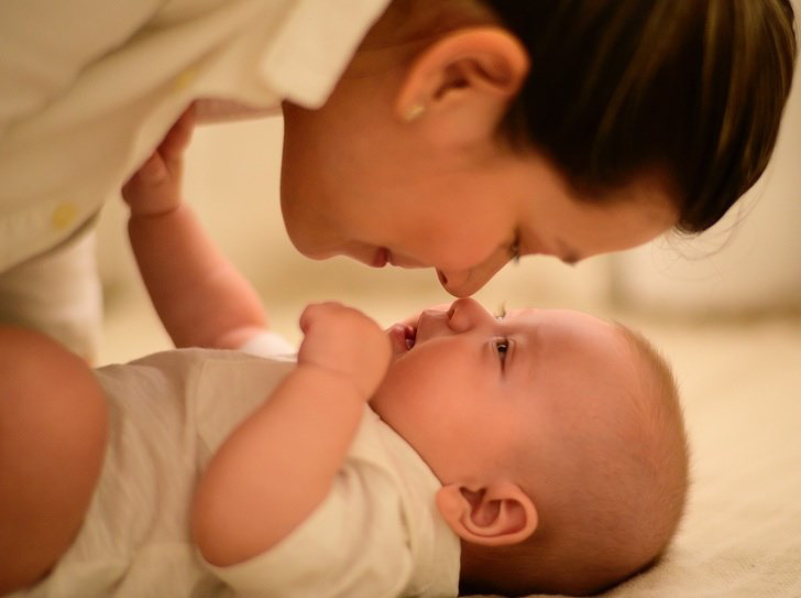 5 mẹo đơn giản bố mẹ nên làm để giúp trẻ sơ sinh khỏe mạnh - Ảnh 2.