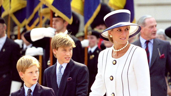 Ngắm bộ ảnh chân dung cuối cùng của Công nương Diana - vẻ đẹp rạng rỡ của sự tự do nhưng cũng là kí ức nhói đau trong lòng 2 Hoàng tử - Ảnh 6.