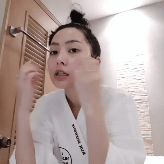 Tuyệt chiêu rửa mặt trong mùa hanh khô: Thêm vài giọt mật ong vào nước, da dẻ ảm mượt mịn màng - Ảnh 1.