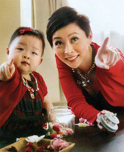 Hoa hậu nổi tiếng TVB: Rơi nước mắt vì con xấu xí, bị đồng nghiệp mỉa mai bi kịch vì quá giống bố - Ảnh 7.
