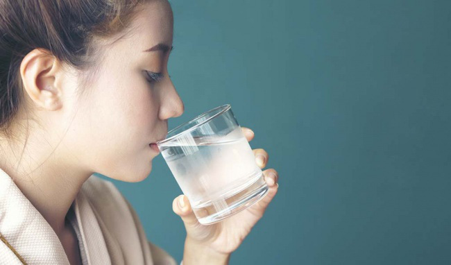 Có 4 dấu hiệu bất thường này sau khi uống nước thì chứng tỏ bạn đang bị bệnh - Ảnh 1.