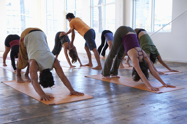Yoga và những mặt tối không phải ai cũng nhận ra: Những đụng chạm khiếm nhã từ giáo viên khiến người thực hành phải 