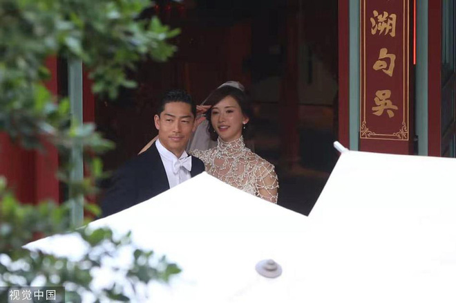 Bị phản đối dữ dội, siêu mẫu ngực khủng xứ Đài Lâm Chí Linh vẫn váy cưới lộng lẫy tập dượt trước hôn lễ với chồng Nhật kém 7 tuổi - Ảnh 1.