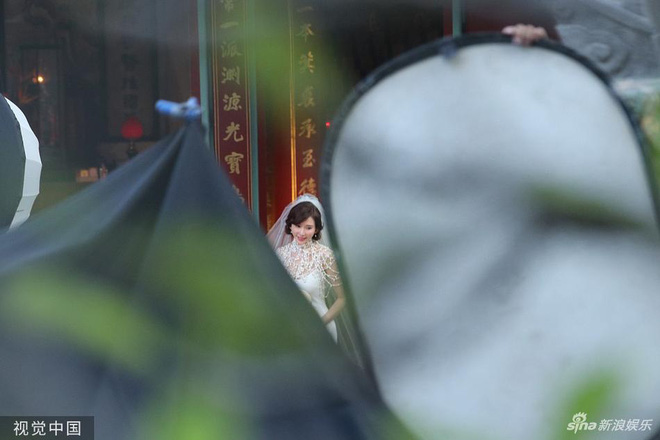 Bị phản đối dữ dội, siêu mẫu ngực khủng xứ Đài Lâm Chí Linh vẫn váy cưới lộng lẫy tập dượt trước hôn lễ với chồng Nhật kém 7 tuổi - Ảnh 3.