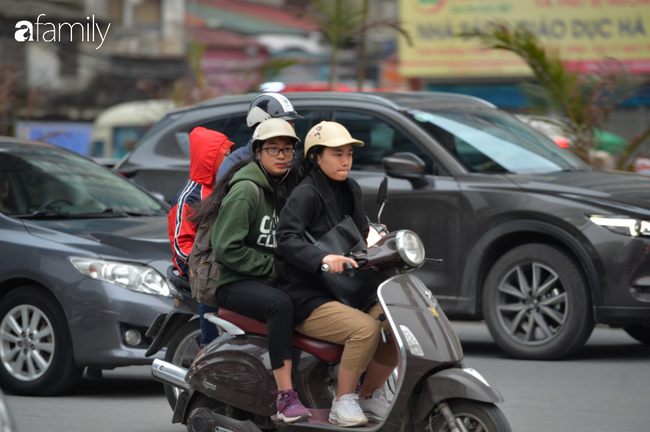 Những khoảnh khắc co ro ngày đông lạnh khiến ai cũng muốn mùa hè đừng quay trở lại, để Hà Nội mãi mát mẻ dịu dàng - Ảnh 7.