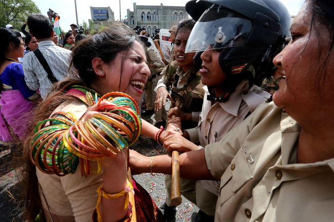 Đi tìm lý do khiến Ấn Độ trở thành quốc gia nguy hiểm nhất với phụ nữ và cơn 