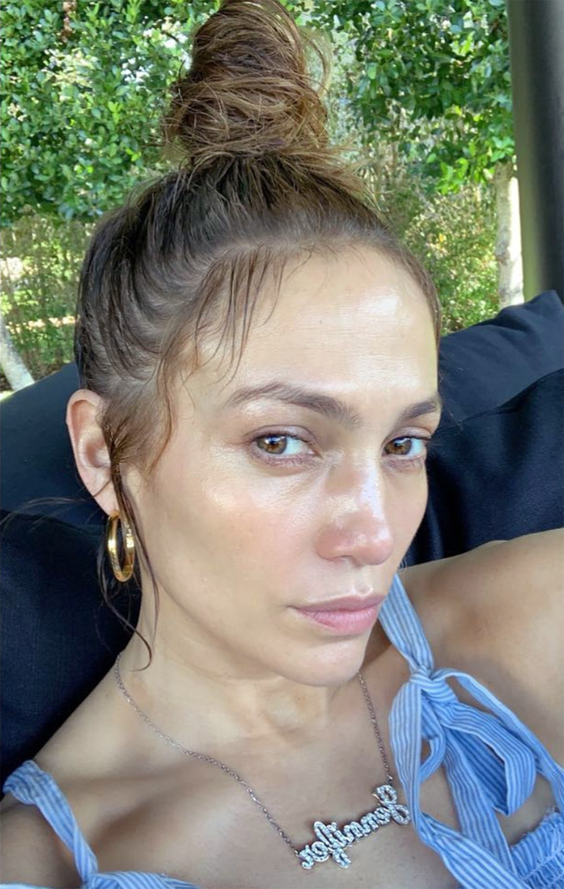Đến 50 tuổi, bạn muốn da căng bóng không nếp nhăn như Jennifer Lopez thì hãy ghim ngay 5 tips skincare của 