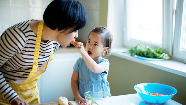 Bà mẹ trẻ chia sẻ tuyệt chiêu giúp con từ rất ghét ăn rau cho đến ăn ngoan thun thút - Ảnh 2.