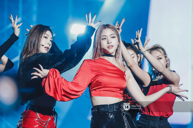 Mãn nhãn loạt ảnh đẹp mê hồn tại AAA 2019 hôm qua: TWICE - Red Velvet visual đỉnh cao, Bích Phương bùng nổ bên Suju - GOT7 - Ảnh 34.