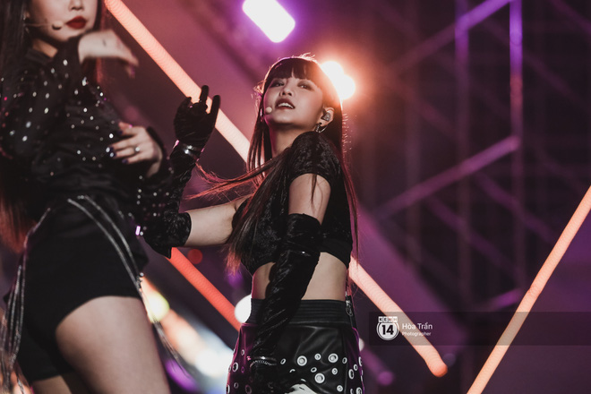 Mãn nhãn loạt ảnh đẹp mê hồn tại AAA 2019 hôm qua: TWICE - Red Velvet visual đỉnh cao, Bích Phương bùng nổ bên Suju - GOT7 - Ảnh 36.