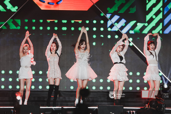 Mãn nhãn loạt ảnh đẹp mê hồn tại AAA 2019 hôm qua: TWICE - Red Velvet visual đỉnh cao, Bích Phương bùng nổ bên Suju - GOT7 - Ảnh 10.