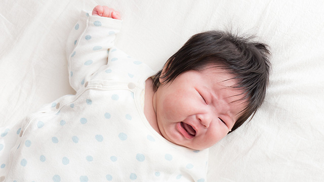 Chuyên gia giải đáp hiện tượng các bé cứ mẹ bế thì ngủ tít mà hễ đặt nằm là lại tỉnh như sáo  - Ảnh 1.
