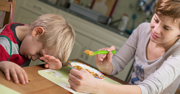 Mẹo đơn giản giúp mẹ bỉm sữa thoát khỏi cuộc chiến “cơm chan nước mắt” - Ảnh 1.