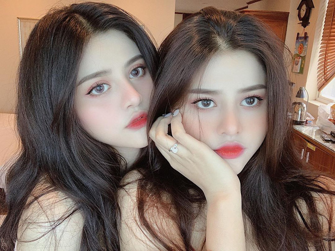 Lùng info cặp sinh đôi 2000 mới nổi trên Instagram: Cùng tên, xinh đẹp và lắm khi khiến người đối diện bị lú vì quá giống nhau - Ảnh 1.