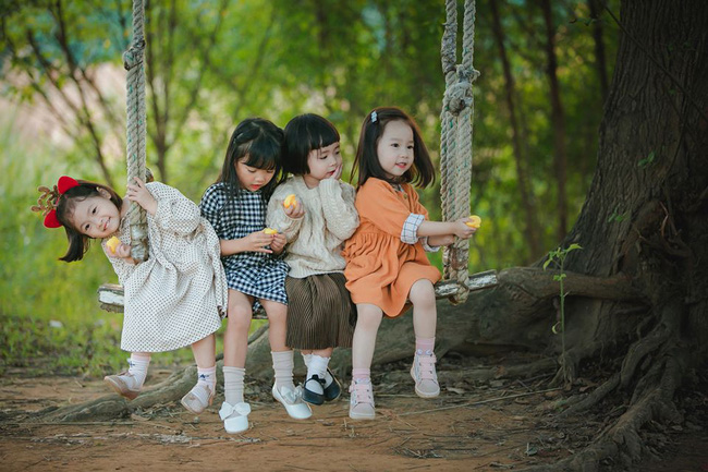 Bộ ảnh đáng yêu chụp 4 cô con gái của 4 bà mẹ chơi thân khiến nhiều chị em 