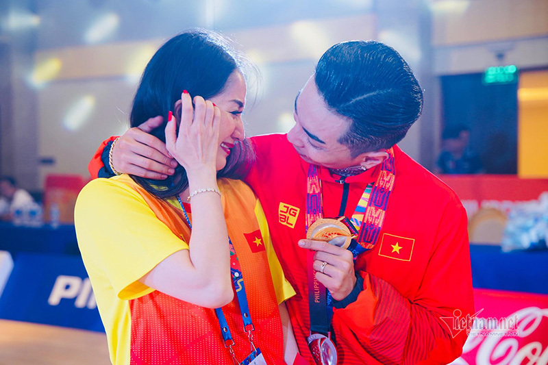 Khánh Thi khóc nức nở khi chồng kém 12 tuổi giành HCV tại SEA Games - Ảnh 3.