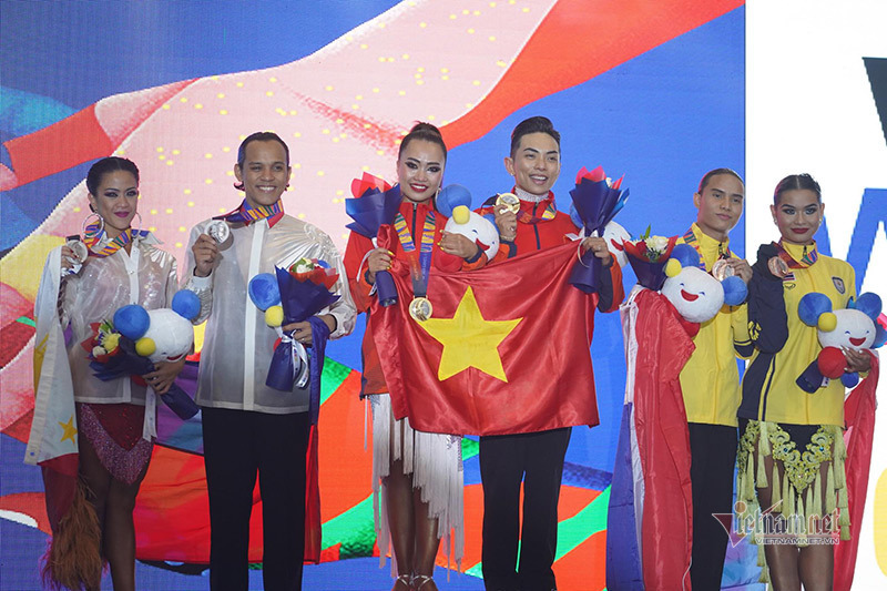 Khánh Thi khóc nức nở khi chồng kém 12 tuổi giành HCV tại SEA Games - Ảnh 1.