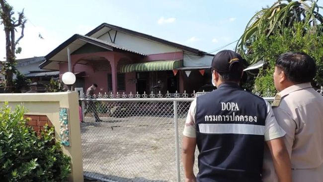 Dư luận Thái Lan chấn động trước vụ thảm sát mới: Cha mẹ cùng con gái 26 tuổi tử vong tại 3 vị trí khác nhau, hàng xóm kể chi tiết bất thường - Ảnh 1.