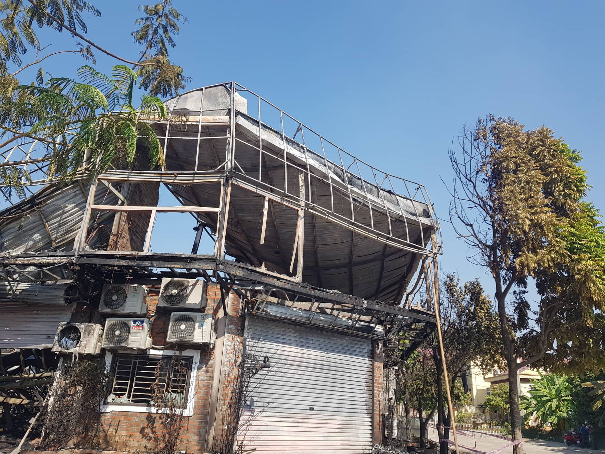 Kinh hoàng lời kể nhân chứng vụ cháy nhà hàng khiến 4 người tử vong tại Vĩnh Phúc - Ảnh 2.