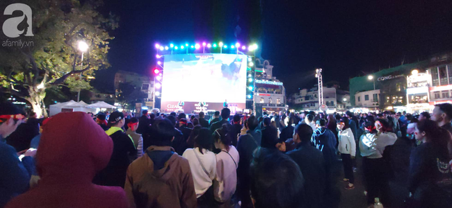 Hàng triệu người hâm mộ hướng mắt lên màn hình lớn chờ Việt Nam đánh bại Campuchia tiếp tục giấc mơ đoạt HCV - Ảnh 5.