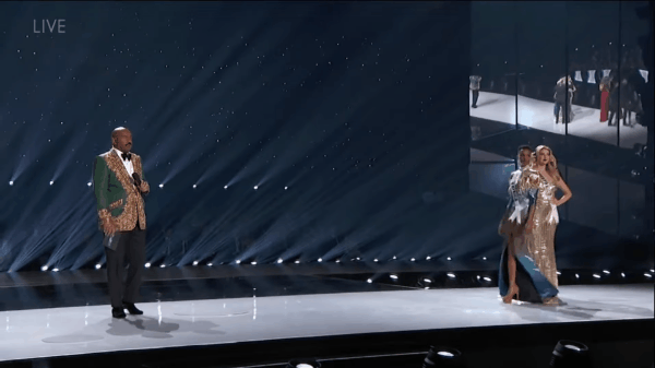 Dân tình mê mệt những màn catwalk của nàng Miss Universe 2019: Không phải vì bước đi thần sầu mà nhờ một thứ 