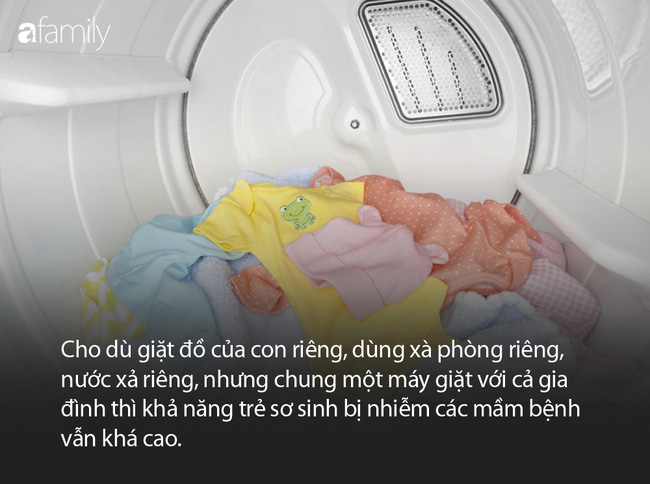 Các nghiên cứu cho thấy giặt quần áo trẻ sơ sinh bằng máy giặt có khả năng khiến con bị mắc các bệnh nguy hiểm - Ảnh 2.