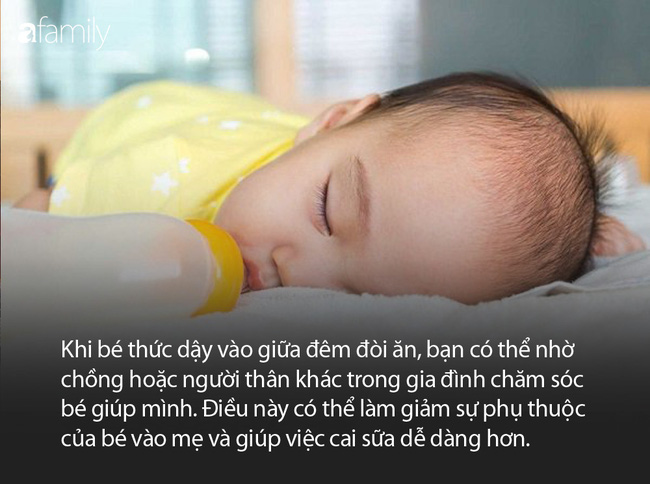 Cậu bé 9 tuổi vẫn chưa cai sữa, vô tư vạch áo mẹ đòi bú ngay ở nơi công cộng - Ảnh 4.