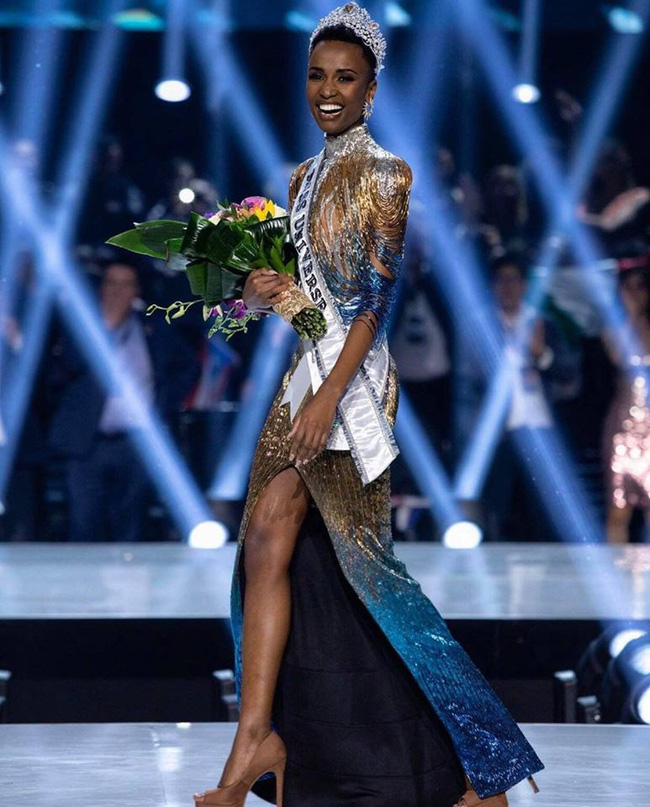 Bí ẩn đằng sau bộ đầm dạ hội ảo diệu giúp Zozibini Tunzi đăng quang ngôi vị cao nhất của Miss Universe 2019 - Ảnh 6.