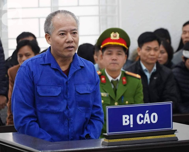 Đang xét xử kẻ thảm sát cả nhà em trai ở Đan Phượng: Bị cáo Nguyễn Văn Đông được dẫn giải đến tòa - Ảnh 3.