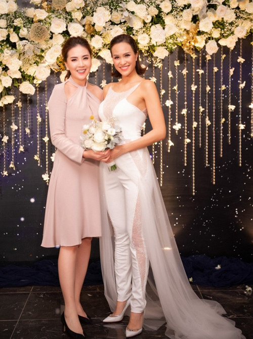 5 sao Việt thay váy cưới như “chạy sô” trong năm 2019, bộ nào cũng cầu kỳ lộng lẫy chuẩn công chúa cổ tích - Ảnh 11.