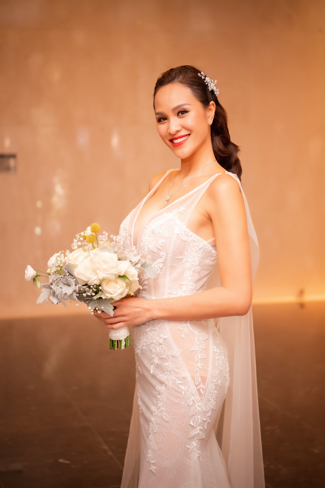 5 sao Việt thay váy cưới như “chạy sô” trong năm 2019, bộ nào cũng cầu kỳ lộng lẫy chuẩn công chúa cổ tích - Ảnh 12.