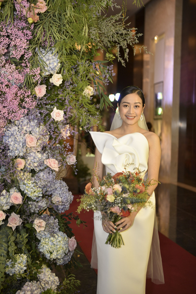 5 sao Việt thay váy cưới như “chạy sô” trong năm 2019, bộ nào cũng cầu kỳ lộng lẫy chuẩn công chúa cổ tích - Ảnh 14.