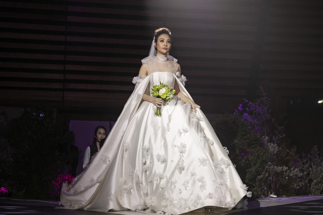5 sao Việt thay váy cưới như “chạy sô” trong năm 2019, bộ nào cũng cầu kỳ lộng lẫy chuẩn công chúa cổ tích - Ảnh 9.