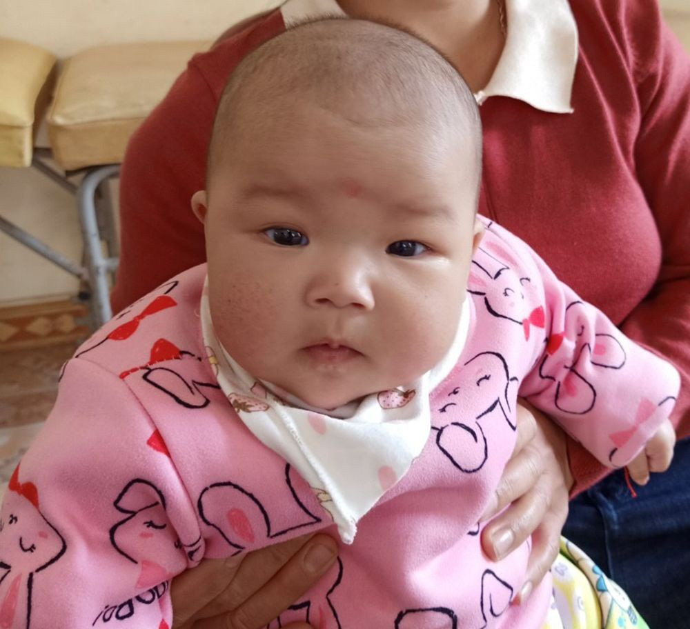 Bắc Giang: Tìm người thân của bé gái 4 tháng tuổi xinh xắn bị bỏ rơi - Ảnh 1.