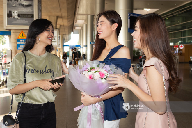 Á hậu Tường San, Kiều Loan ra sân bay từ sớm đón Lương Thùy Linh về nước sau Miss World 2019, nhan sắc 3 người đẹp gây chú ý - Ảnh 5.