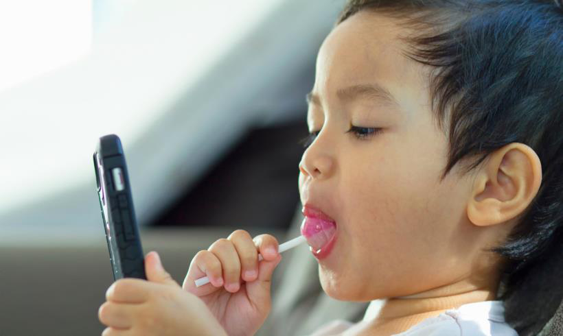 Trẻ nhỏ nghiện smartphone sẽ phải đối mặt với nguy cơ mắc ung thư não cao gấp 5 lần và hàng loạt căn bệnh nguy hiểm khác - Ảnh 4.
