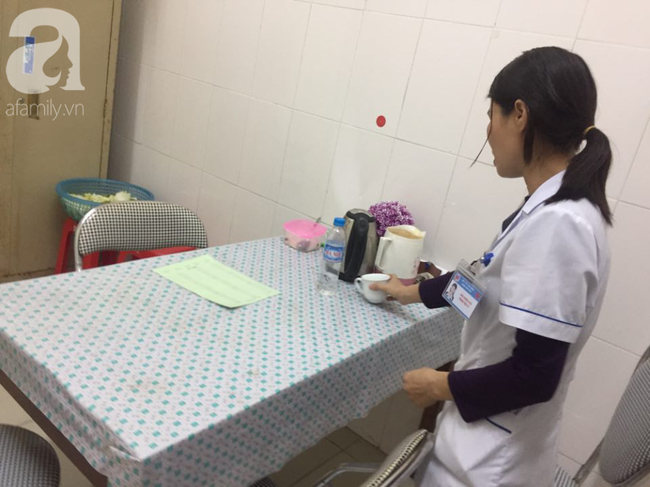 Một nhân viên bệnh viện đang thuật lại sự việc
